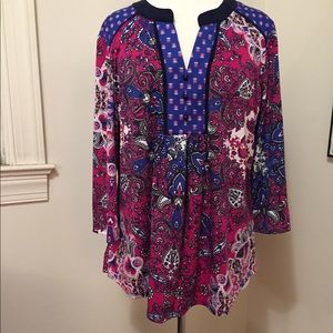 Fun top in pinks, blues, cream